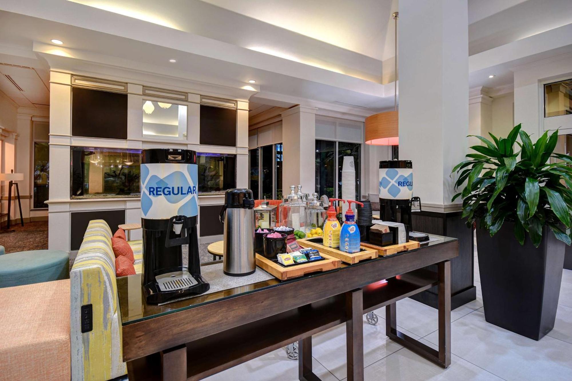 Hilton Garden Inn Форт Майерс Экстерьер фото