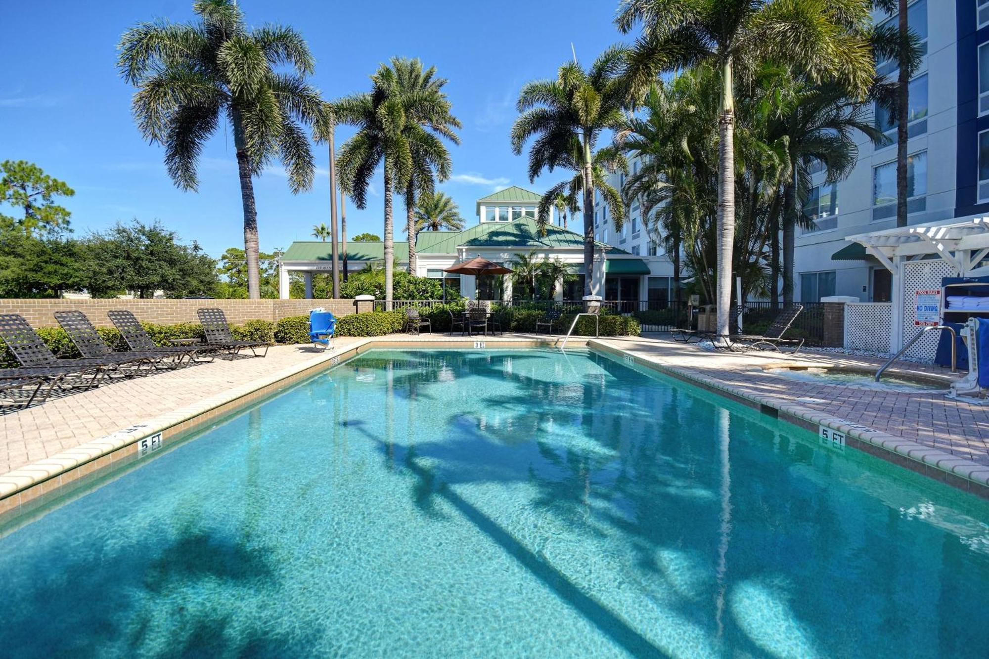 Hilton Garden Inn Форт Майерс Экстерьер фото